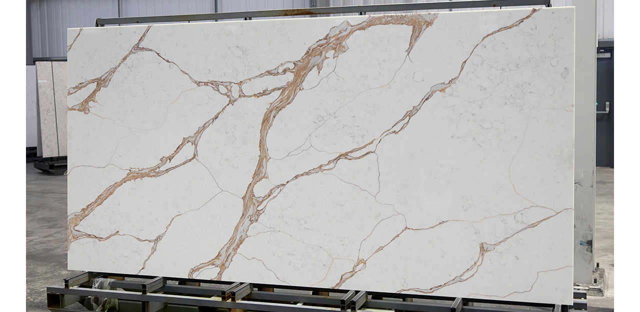 Full Slab view of Palermo Quartz with a crisp white background, with a bold veining