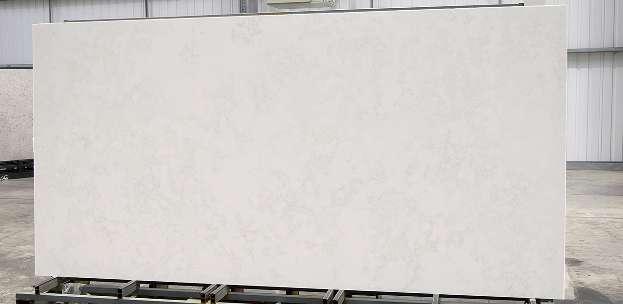 Full Slab view of Luna Bianco Quartz with a cool grey and white quartz surface featuring cloud-like swirls and soft grey veining.