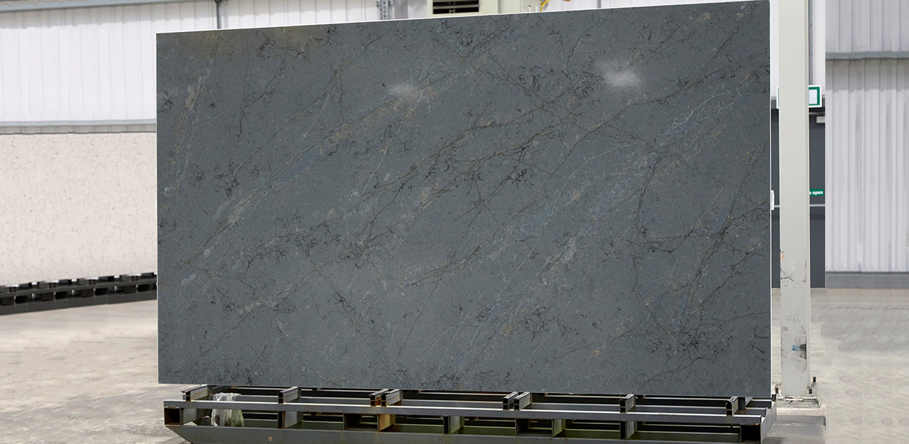 Full Slab view of Cristallo Gris Quartz with sultry grey base, combined with a stone-effect patterning and subtle copper