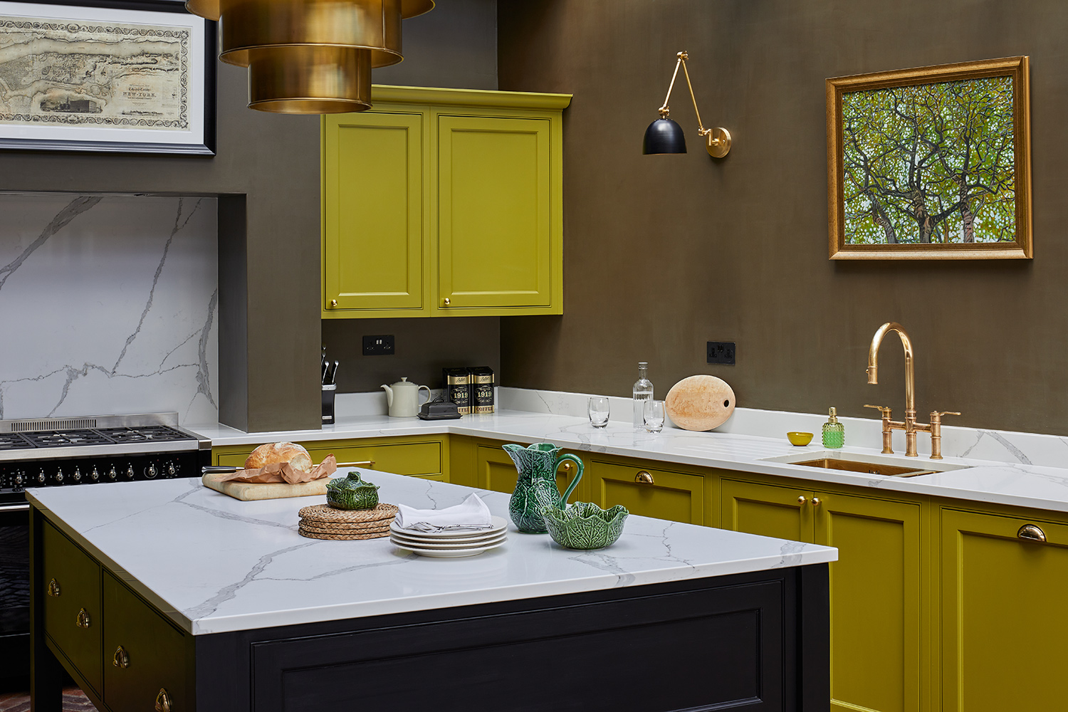 Kitchen with Quartz Calacatta worktops