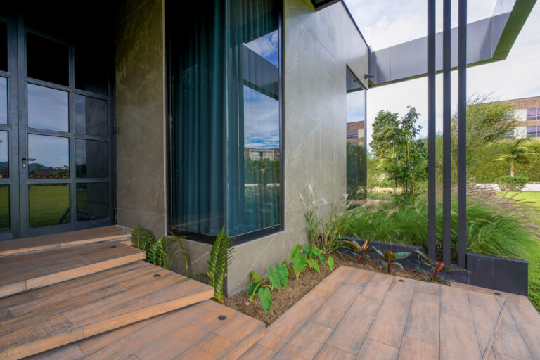 Ceralsio Pietra Grey facade